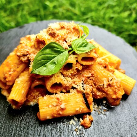 RIGATONI CU RAGÚ DE VITĂ 400g